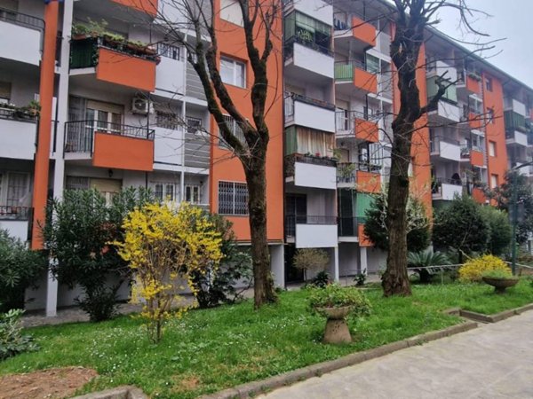 appartamento in vendita a Milano in zona Lorenteggio