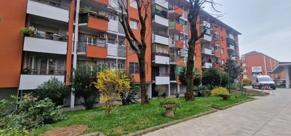 appartamento in vendita a Milano in zona Lorenteggio