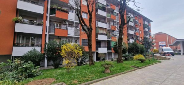 appartamento in vendita a Milano in zona Lorenteggio