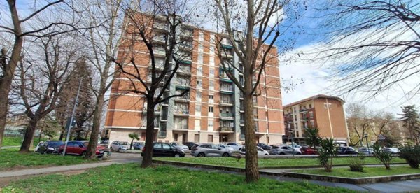 appartamento in vendita a Milano in zona Famagosta