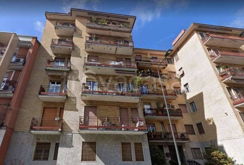 appartamento in vendita a Milano in zona Baggio