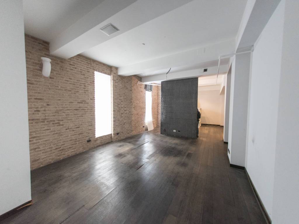 ufficio in vendita a Milano in zona Porta Venezia