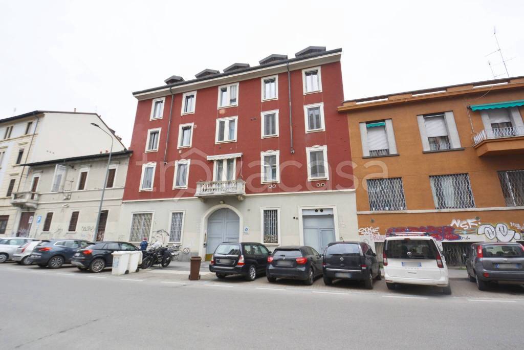 appartamento in vendita a Milano in zona Porta Genova