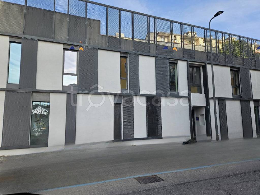 appartamento in vendita a Milano in zona Cascina dei Pomi