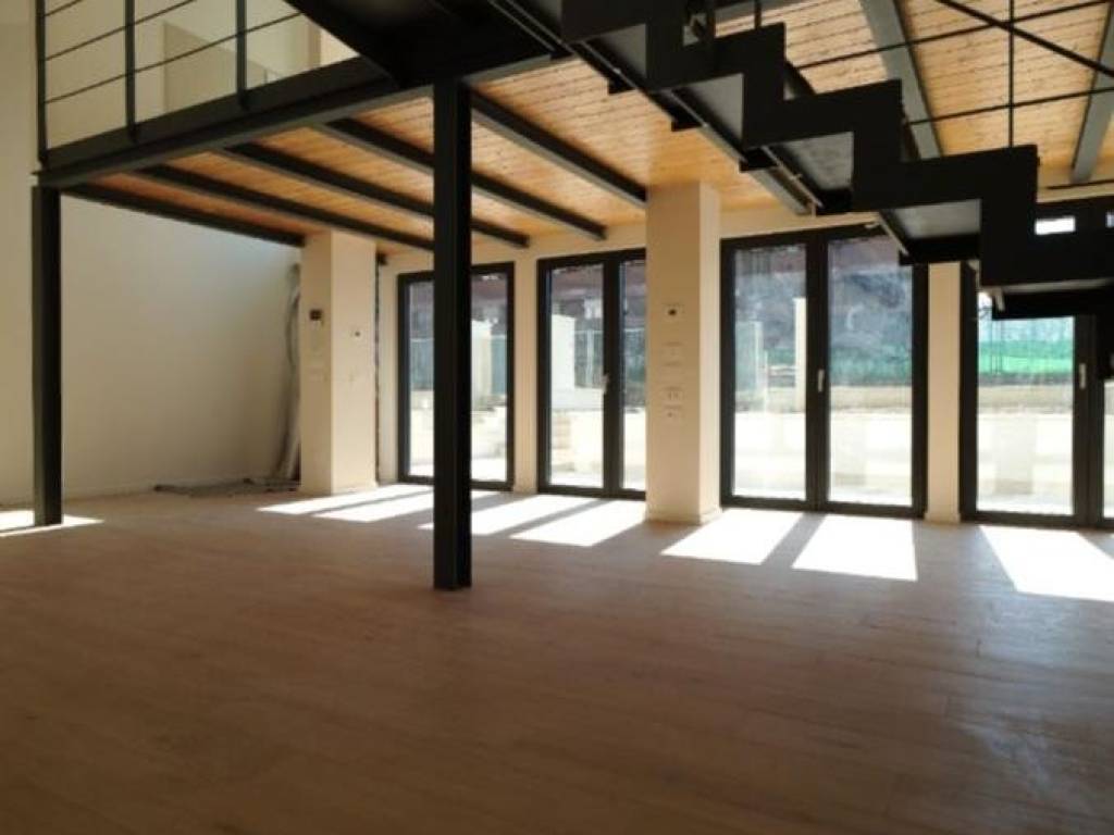 appartamento in vendita a Milano in zona Barona