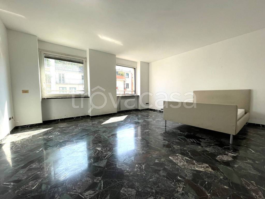 ufficio in vendita a Milano in zona Loreto