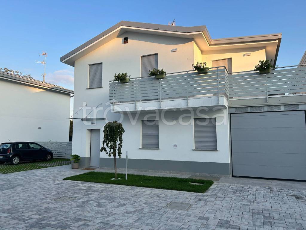 casa indipendente in vendita a Milano in zona Famagosta