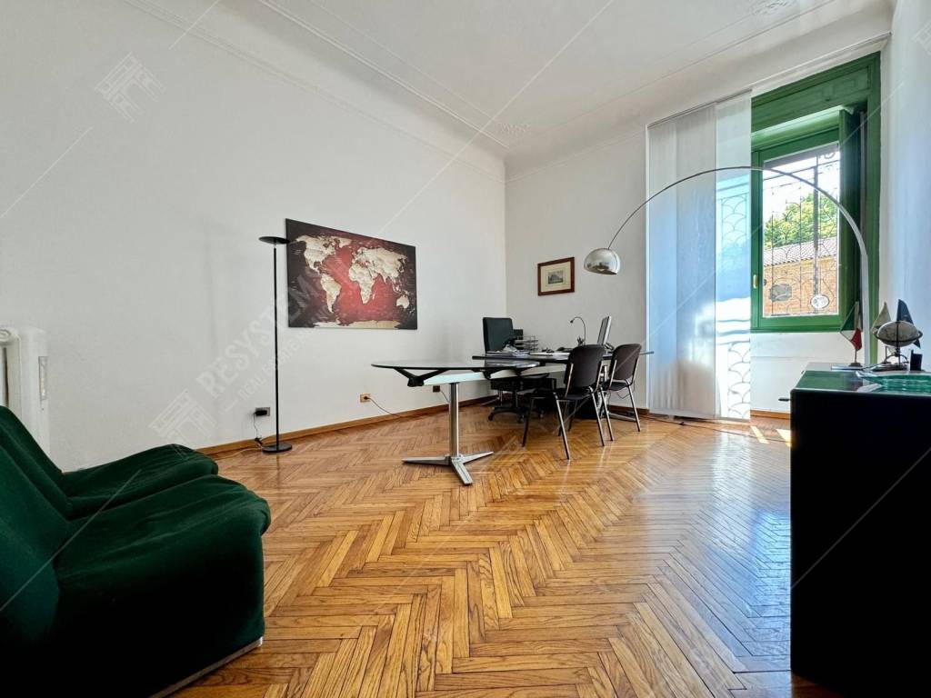appartamento in vendita a Milano in zona Guastalla