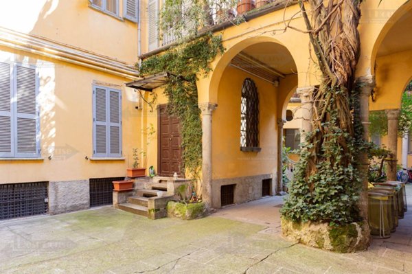 appartamento in vendita a Milano in zona Sant'Ambrogio