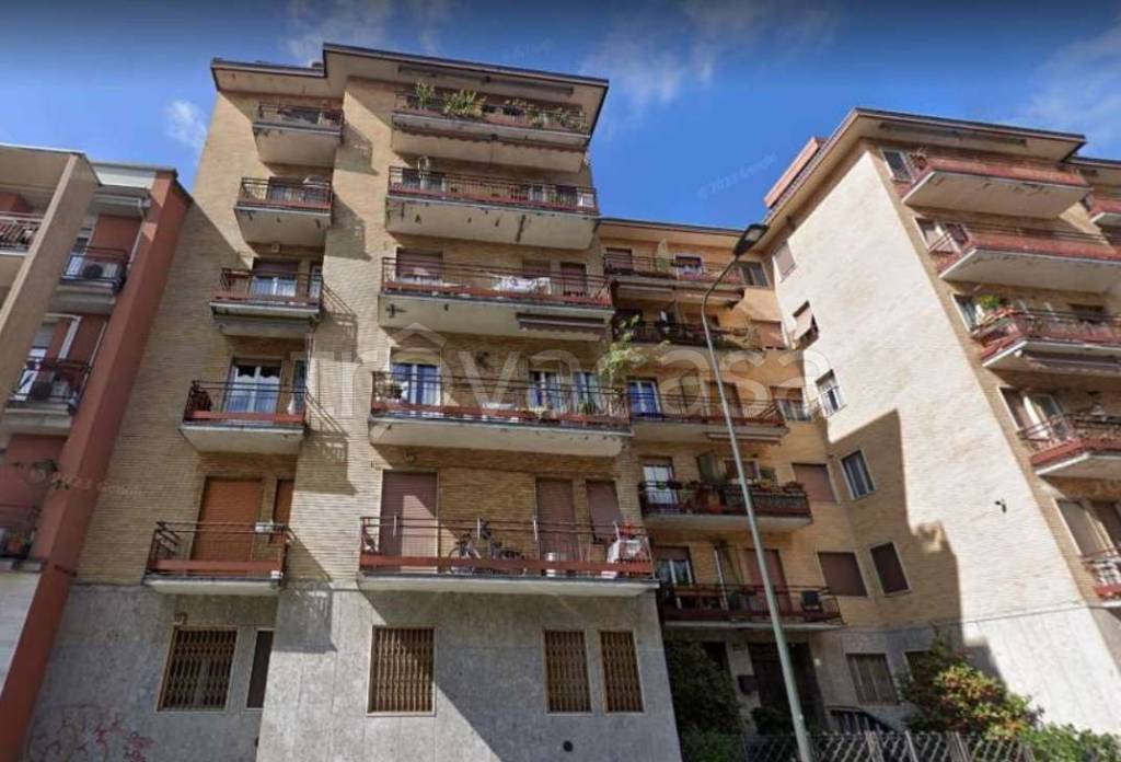 appartamento in vendita a Milano in zona Baggio