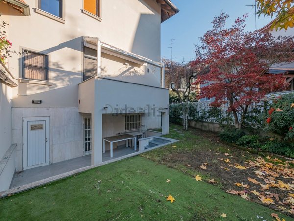 casa indipendente in vendita a Milano in zona Isola