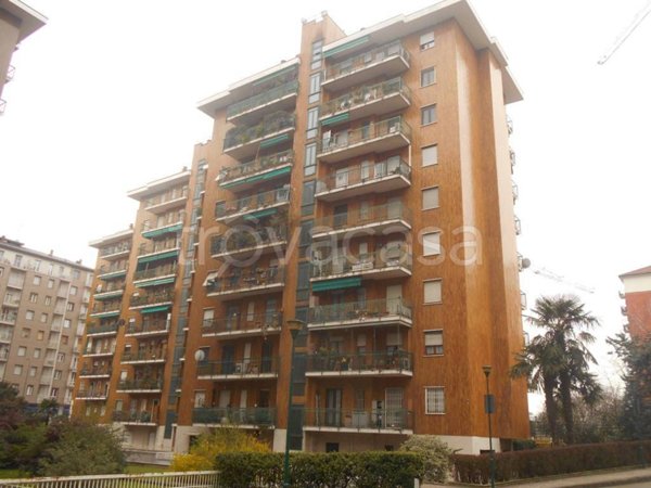 appartamento in vendita a Milano in zona Lorenteggio