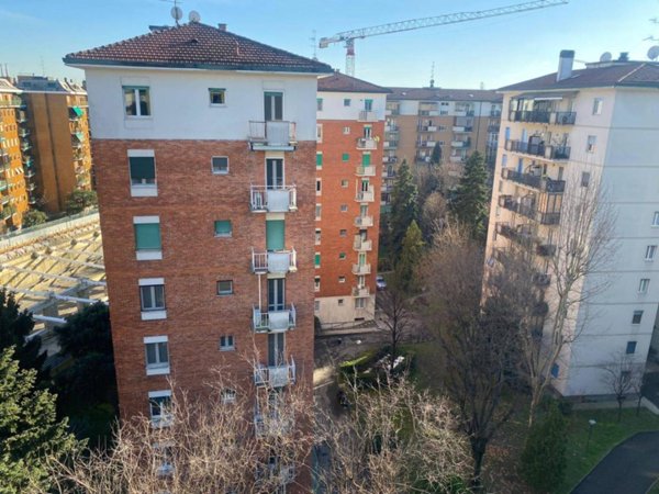 appartamento in vendita a Milano in zona Lorenteggio