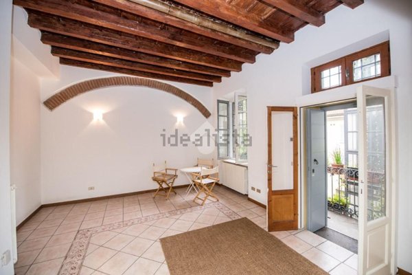 appartamento in vendita a Milano in zona Porta Genova