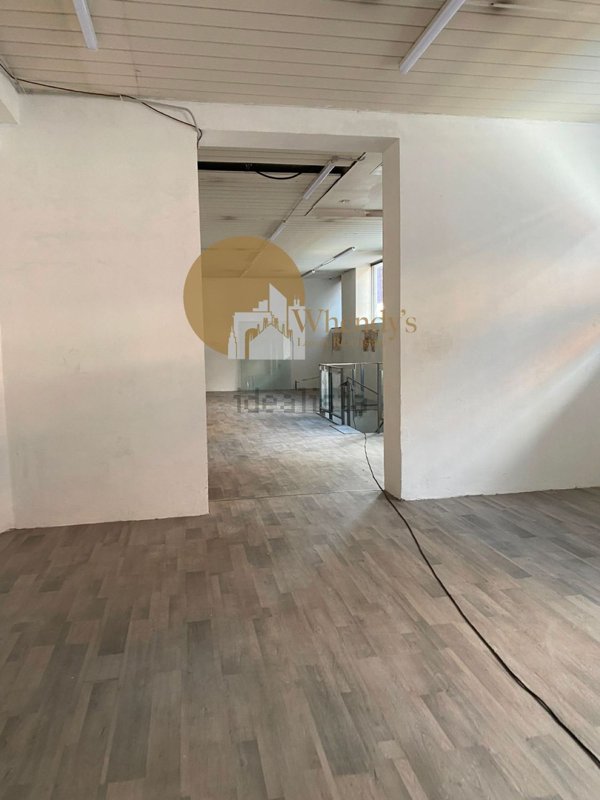 locale commerciale in vendita a Milano
