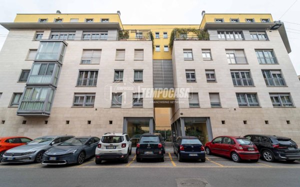 ufficio in vendita a Milano in zona Città Studi