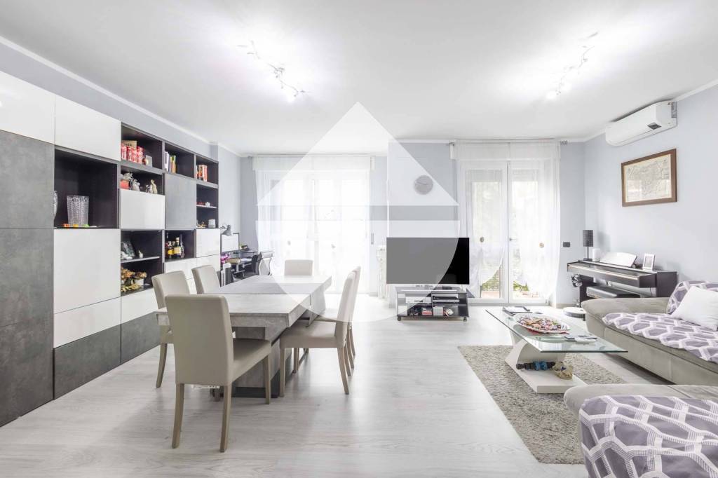 appartamento in vendita a Milano in zona Famagosta