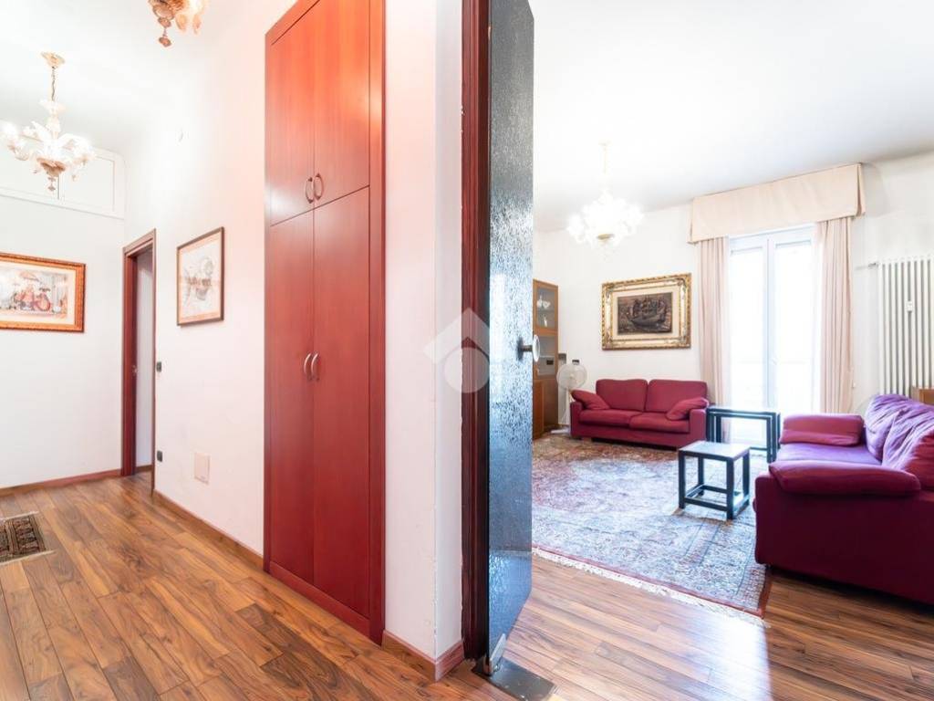appartamento in vendita a Milano in zona Guastalla