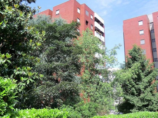 appartamento in vendita a Milano in zona Lorenteggio