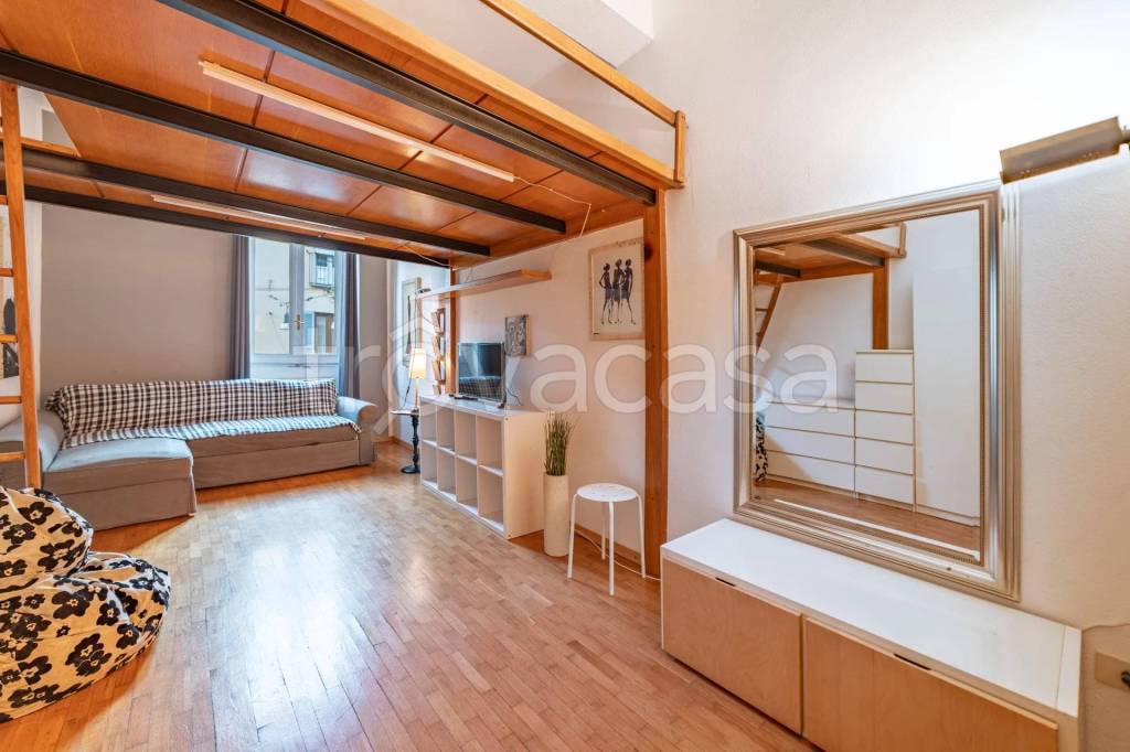 appartamento in vendita a Milano in zona Porta Genova