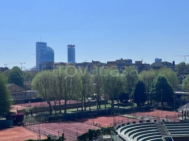 appartamento in vendita a Milano in zona Ghisolfa