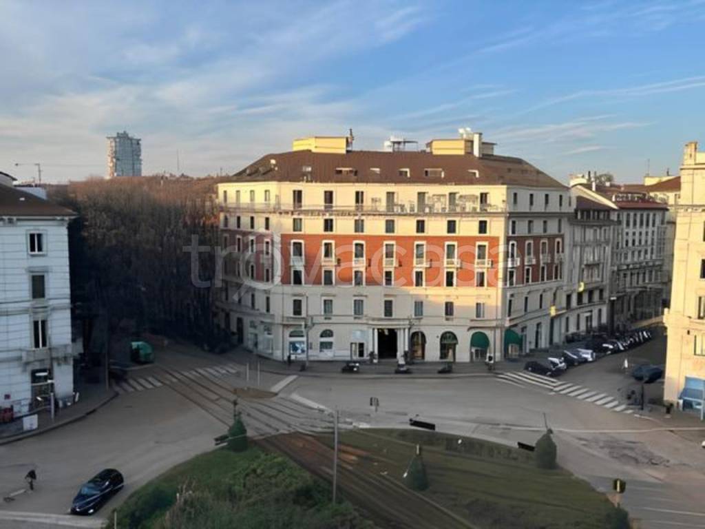 appartamento in vendita a Milano in zona Cadorna