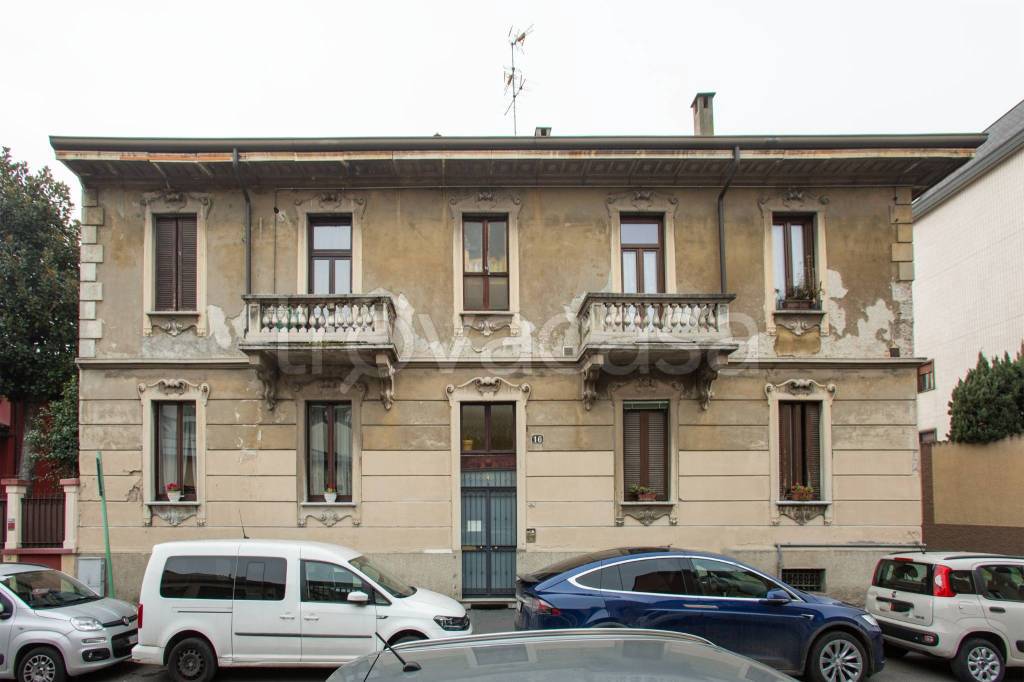 locale commerciale in vendita a Milano in zona Precotto