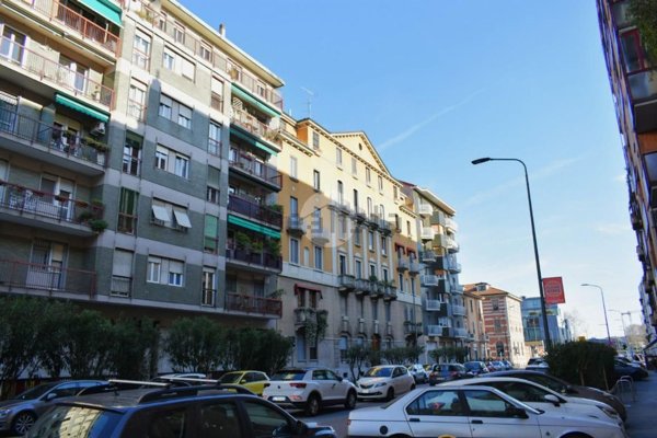appartamento in vendita a Milano in zona Lorenteggio