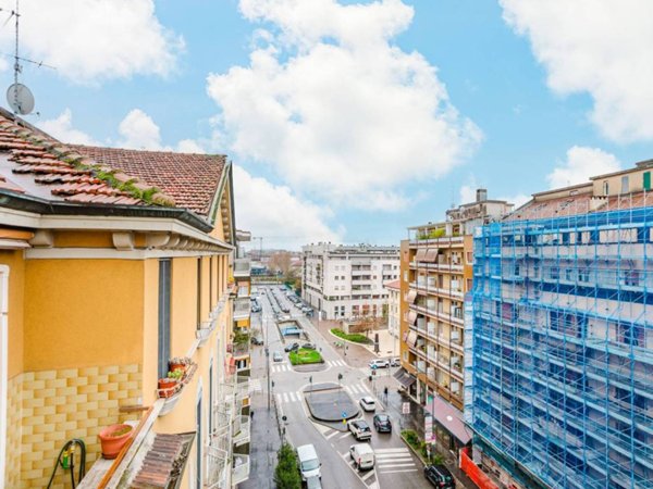 appartamento in vendita a Milano in zona Lorenteggio