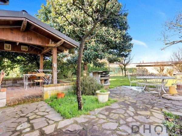 casa indipendente in vendita a Milano in zona Baggio