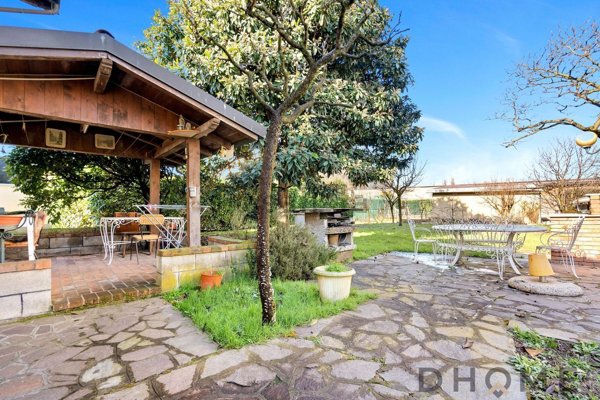 casa indipendente in vendita a Milano in zona Baggio