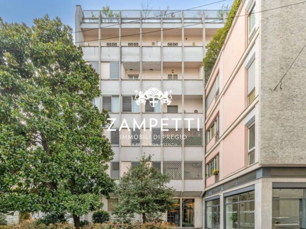 appartamento in vendita a Milano in zona Sant'Ambrogio