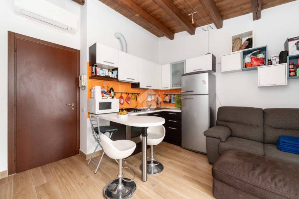 appartamento in vendita a Milano in zona Vigentino