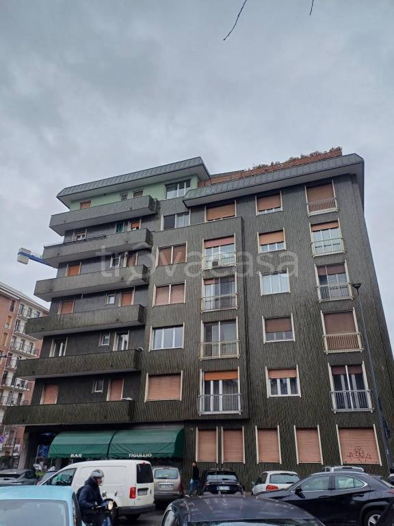 appartamento in vendita a Milano in zona Lorenteggio