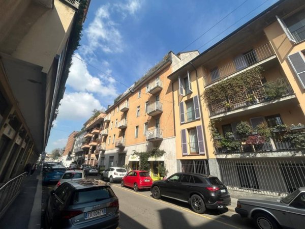 appartamento in vendita a Milano in zona Sant'Ambrogio