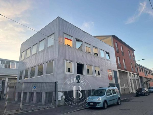 intera palazzina in vendita a Milano in zona Rogoredo