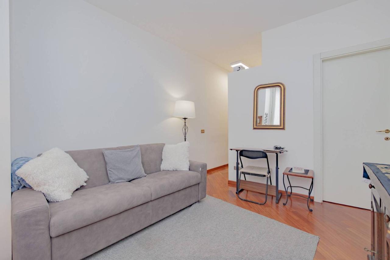 appartamento in vendita a Milano in zona Guastalla
