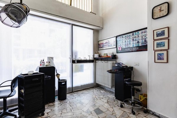 negozio in vendita a Milano in zona Affori
