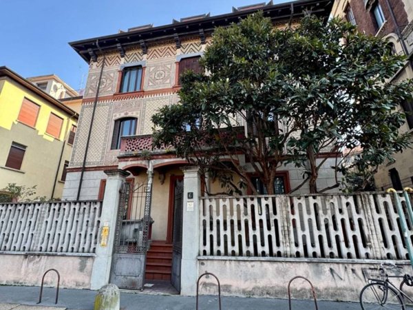 appartamento in vendita a Milano in zona Sempione