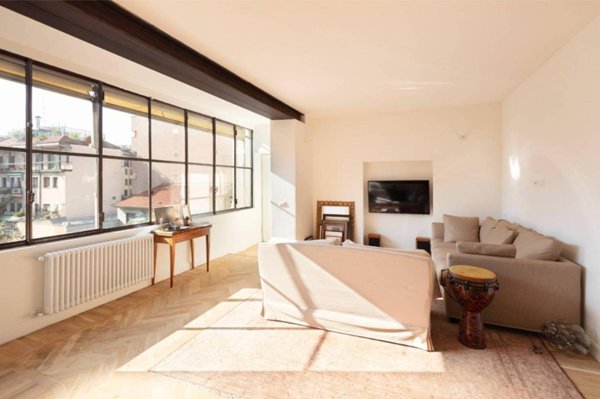 appartamento in vendita a Milano in zona Bullona
