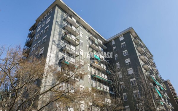 appartamento in vendita a Milano in zona Lorenteggio