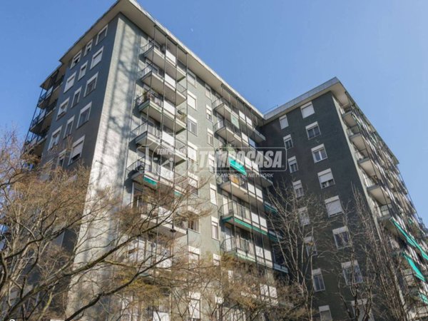 appartamento in vendita a Milano in zona Lorenteggio