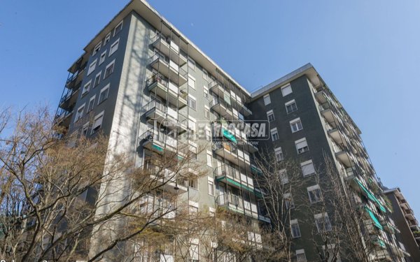 appartamento in vendita a Milano in zona Lorenteggio