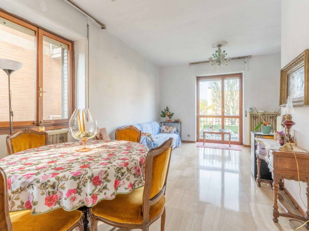 appartamento in vendita a Milano in zona Barona