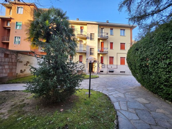 appartamento in vendita a Milano in zona Baggio