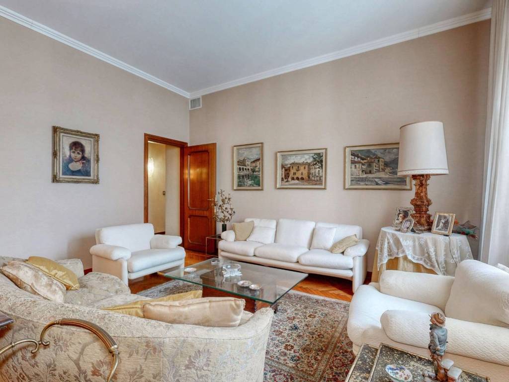 appartamento in vendita a Milano in zona Guastalla