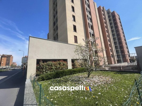 appartamento in vendita a Milano in zona Adriano