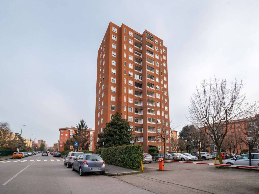 appartamento in vendita a Milano in zona Gallaratese