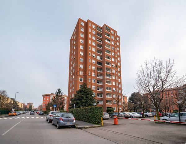 appartamento in vendita a Milano in zona Gallaratese