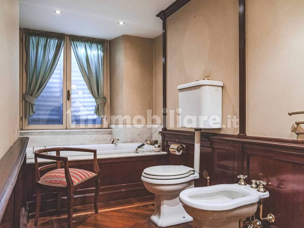 appartamento in vendita a Milano in zona Porta Nuova